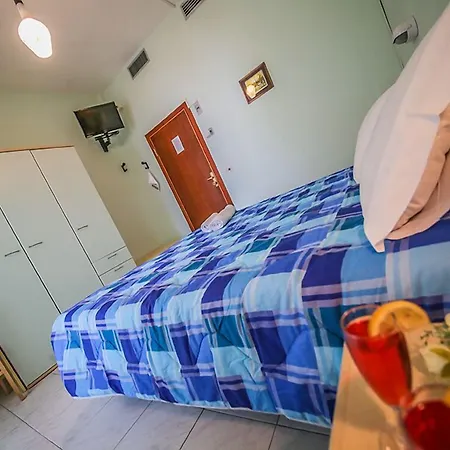 Отель Santa Martina Вилламарина